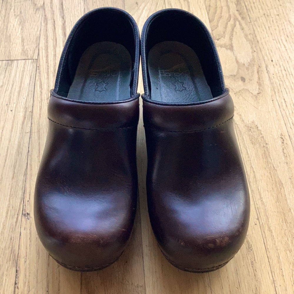 Dansko clog, size 38, wine colored